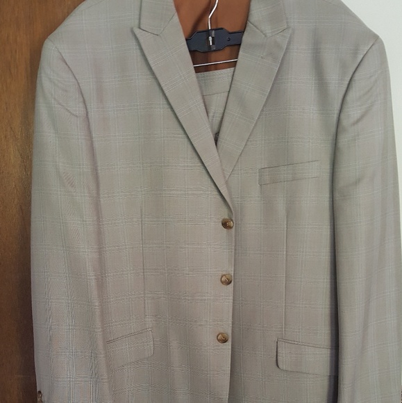 Men's Suits and Blazers - Picture 5 of 8